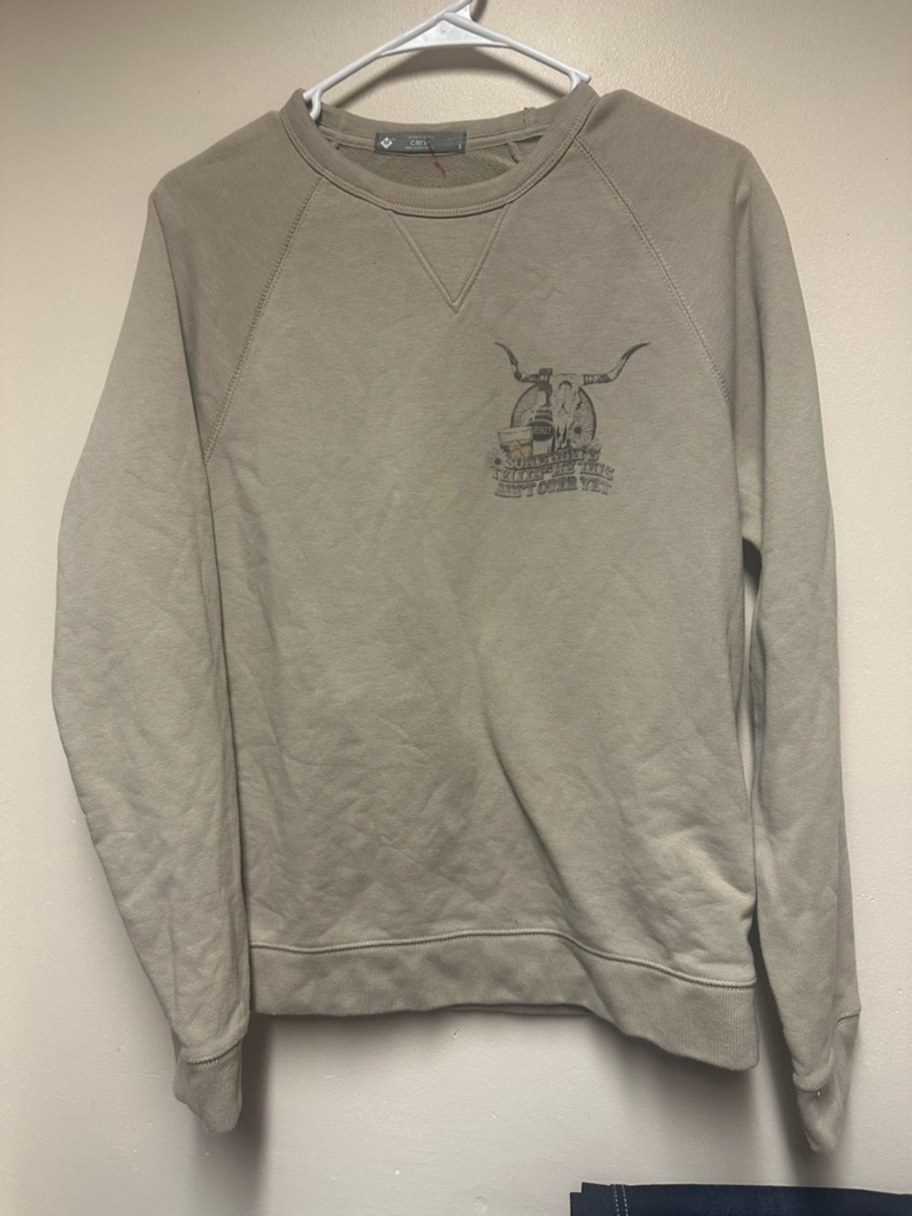 Men's Crewneck Sweatshirt in Light Olive with‎ Small Chest Graphic